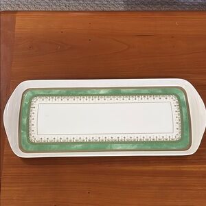 NEW Elegant Green and White Serving Tray.
Excellent quality of melamine.